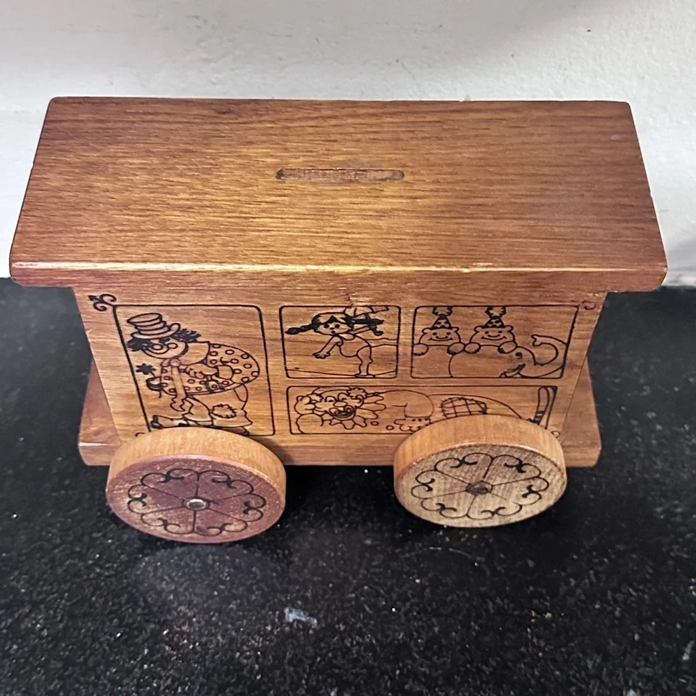 Vintage 1970 Toystalgia Wooden Circus Box Car Bank with Working Wheels - Picture 2 of 6